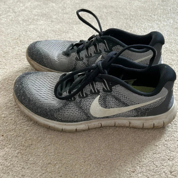 Nike running black and gray sneakers size 6.5 - Picture 1 of 6